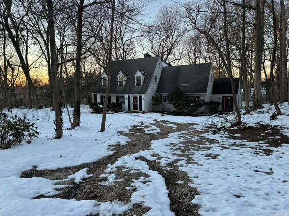 32 Pine Road, Syosset, NY 11791