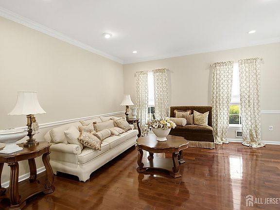 4th image of 21 Heritage Dr