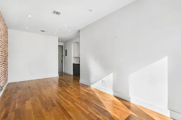 Rented by Compass | media 7