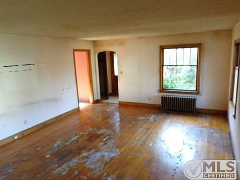4th image of 912 Pine St