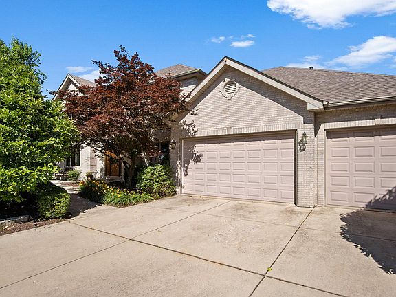 3rd image of 10432 Penny Ct N