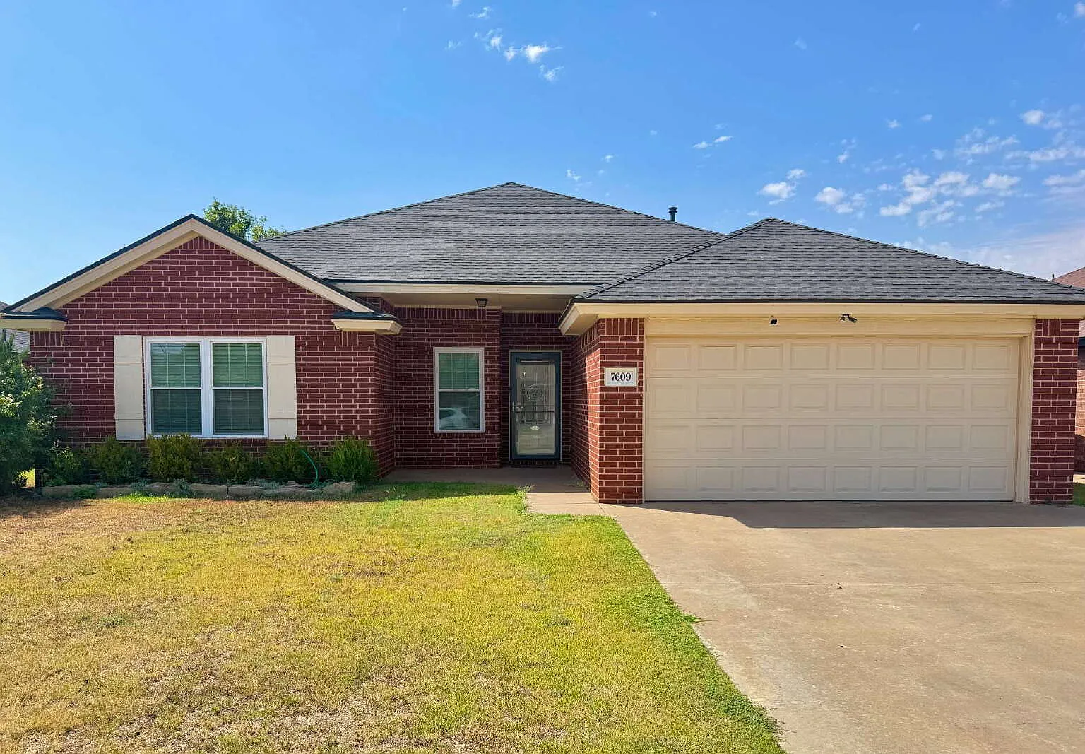 4 bed, 2.0 bath, 1845 sqft, $2,200 — Photo 1