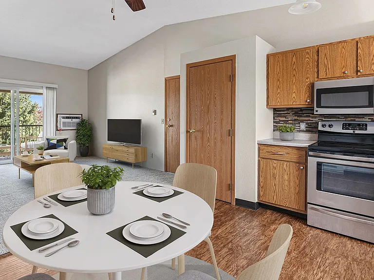 Pointe West Apartments — Photo 3