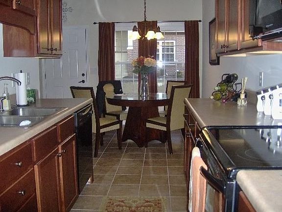4th image of 11217 Oakwood Dr #52