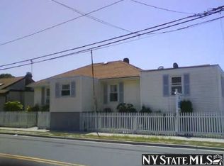 12 Walnut Rd, Inwood, NY 11096