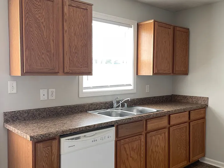 393 Lower Stone Ave #B — Photo 5