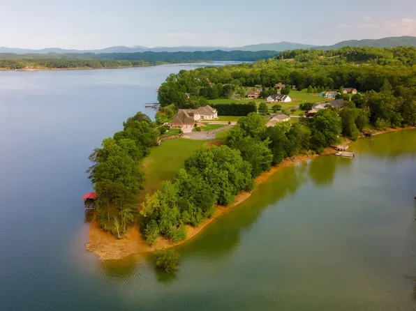 169 Plantation Point Dr, Dandridge, TN 37725