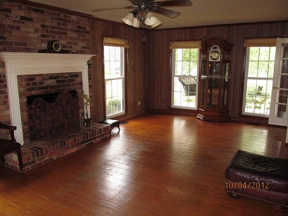 Living room w/ fireplace
