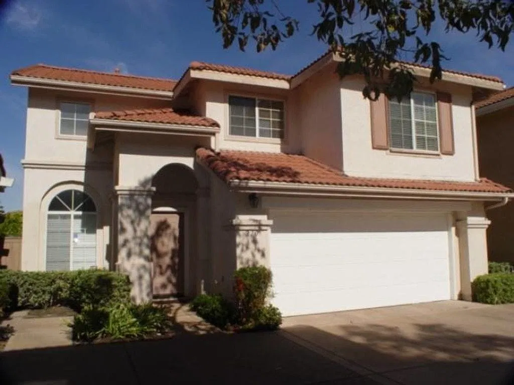 4 bed, 2.5 bath, 1680 sqft, $4,190 — Photo 1
