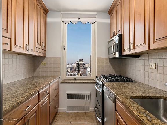 4th image of 200 E 89th St APT 33A