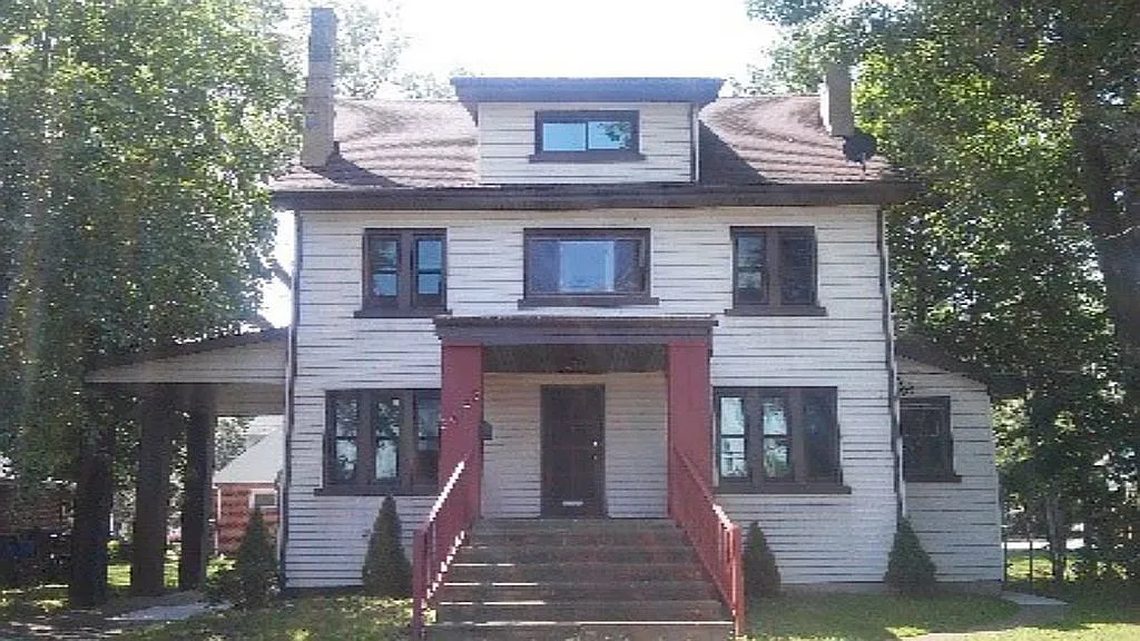 26190 Lake Shore Blvd photo 1