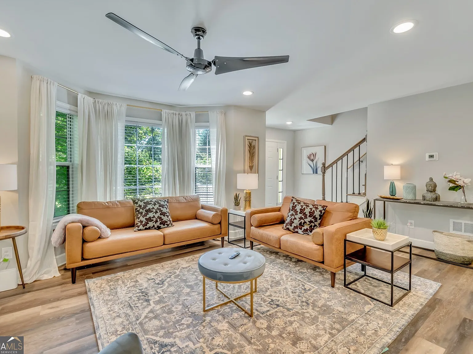 4 bed, 2.5 bath, 2300 sqft, $5,600 — Photo 3