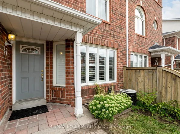 18 Clark Ave W #37, Vaughan, ON L4J 8H1