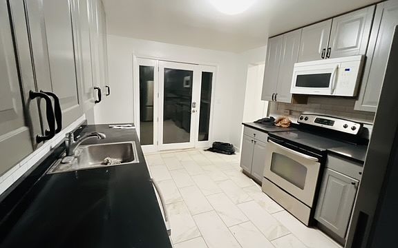 3rd image of 135 Rochelle Ave #1