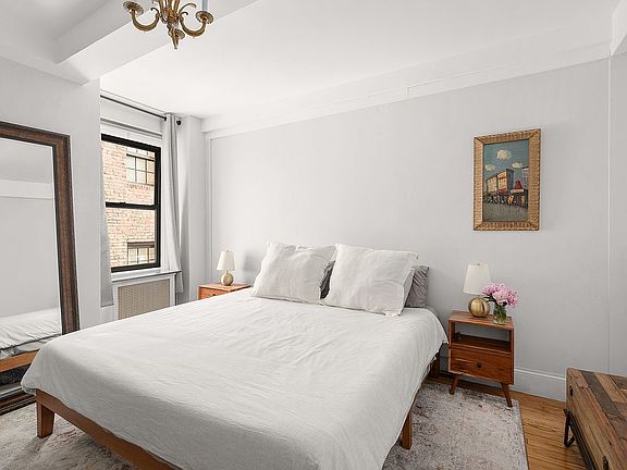 4th image of 10 Mitchell Pl APT 9G