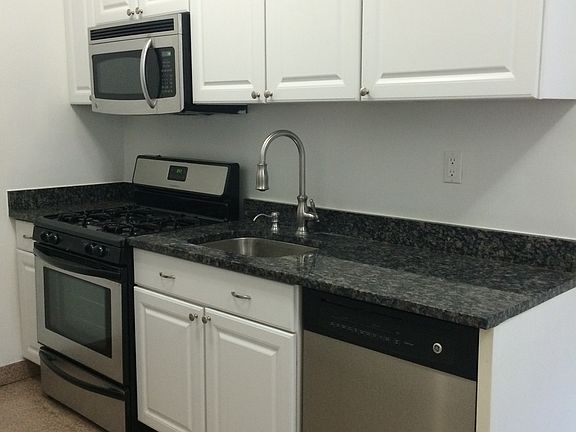 3rd image of 921 Washington Ave APT 6F