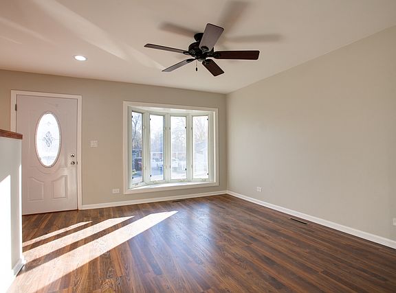 3rd image of 1326 Elm Ave