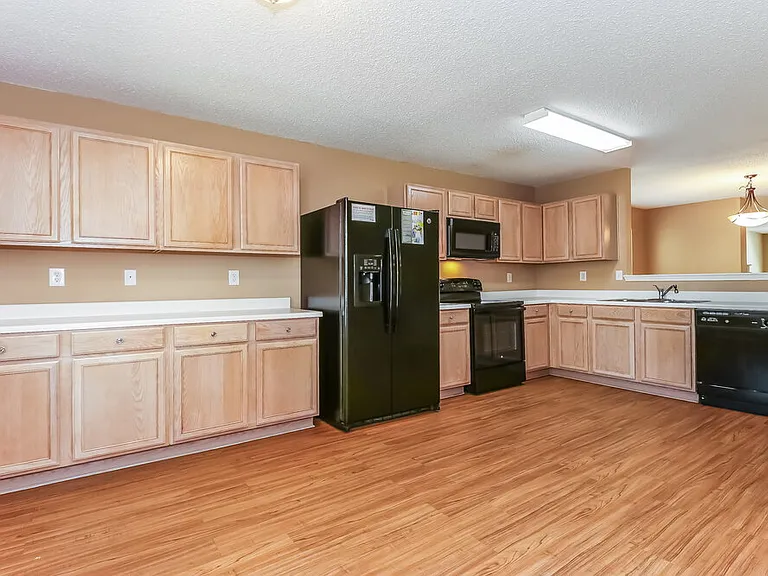 548 Magdalen Ave — Photo 6