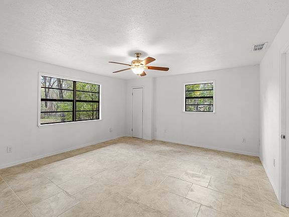 5th image of 220 Hickory St