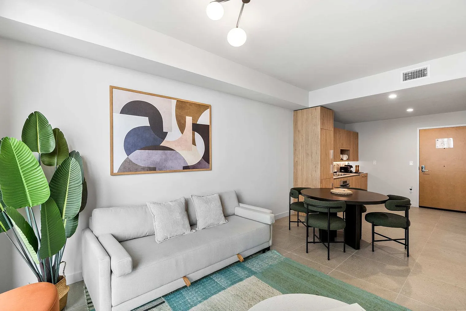 1 bed, 1.0 bath, 645 sqft, $2,241 — Photo 3