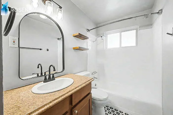 508 W 18th St — Photo 22