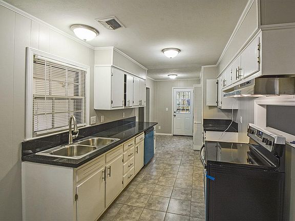5th image of 1975 Croydon Ave