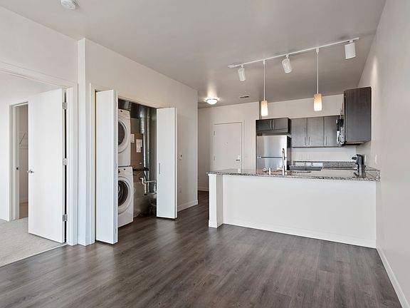 5th image of 1320 S 1st St #424