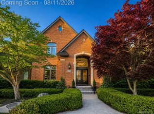 24750 Franklin Farms Dr, Franklin, MI 48025