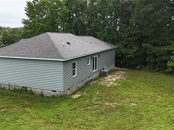 4th image of 28 Dixie Dr