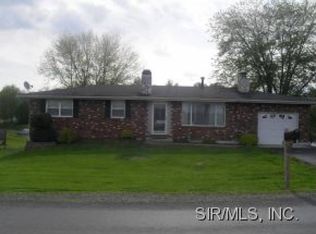 7442 Saint James Dr, Edwardsville, IL 62025