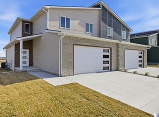 304 105th St, Lincoln, NE 68527