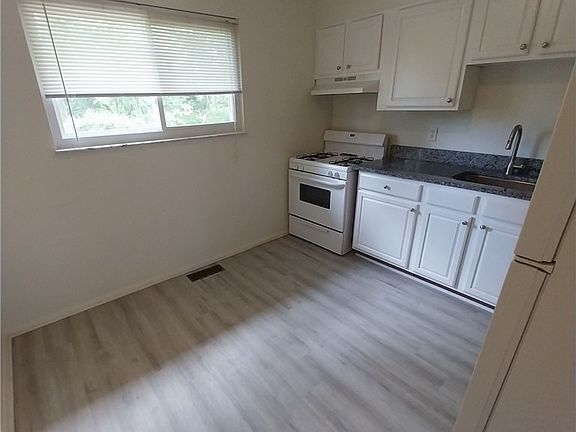 5th image of 123 Sprague Rd
