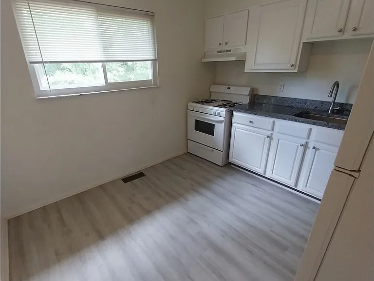 123 Sprague Rd — Photo 5