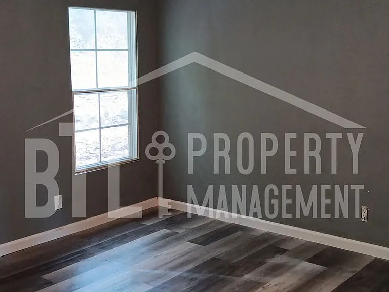 222 Meadow Hills Ln — Photo 7