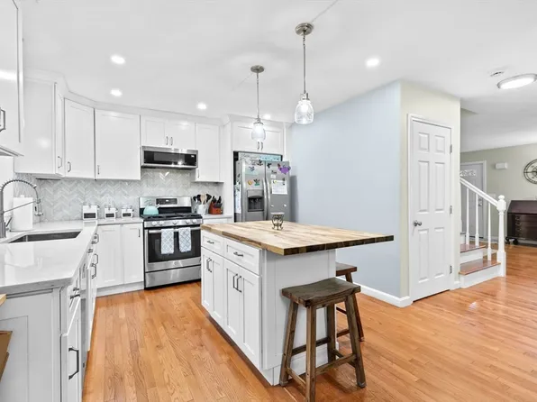 38 Hawley Ave, Plymouth, MA 02360