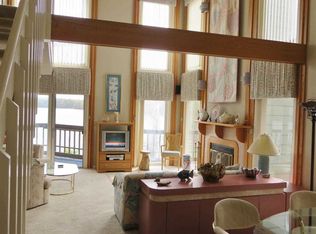 9862 S Harbour Pointe Dr, Bloomington, IN 47401