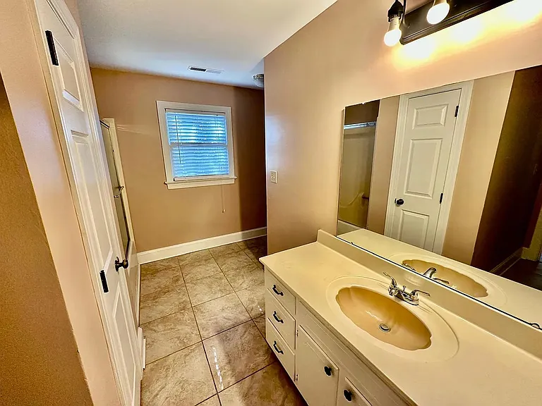 5600 Carmel Rd — Photo 32