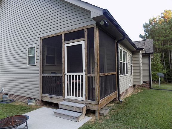 Screened in porch