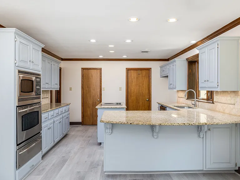 9900 Winding Oak Cir — Photo 5