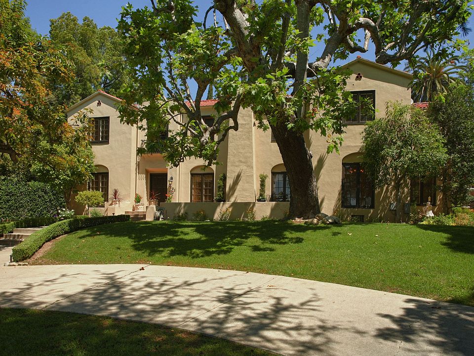 1st image of 1101 E Altadena Dr