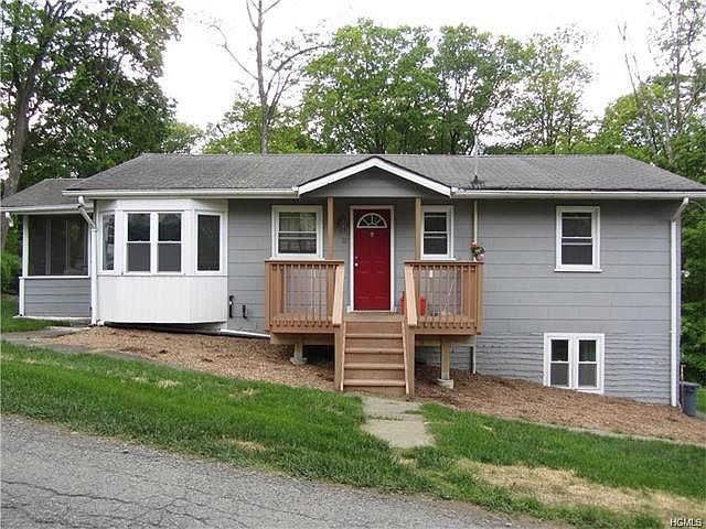 1st image of 32 Claremont Trl
