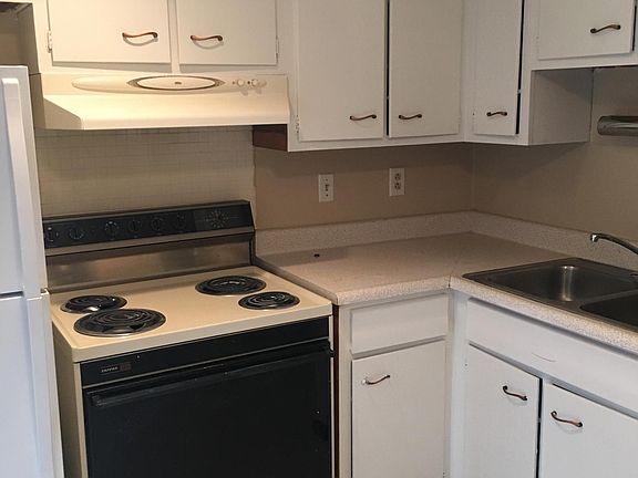 3rd image of 2853 Lake Shore Pl