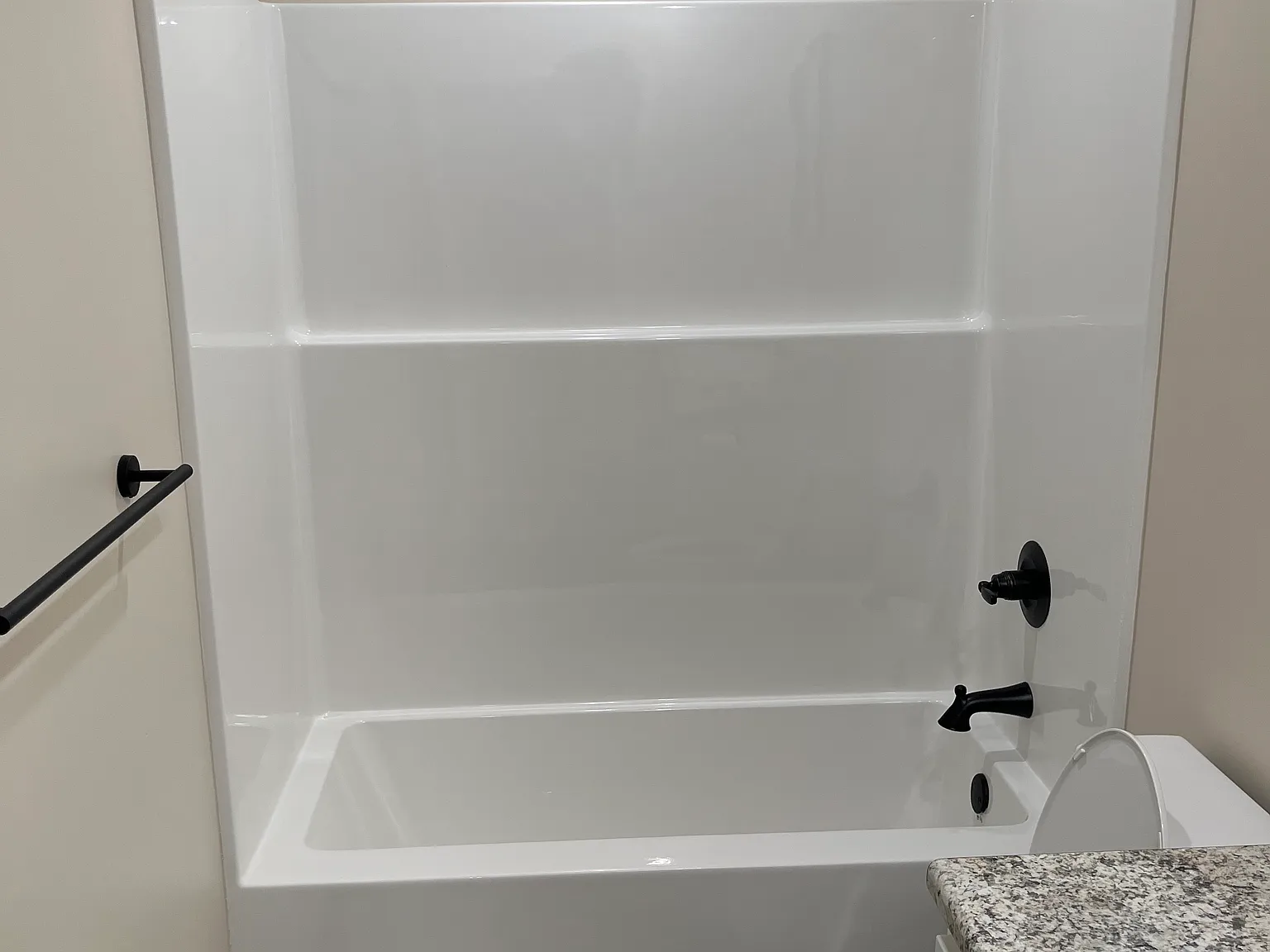 3 bed, 1000 sqft, $1,200 — Photo 2