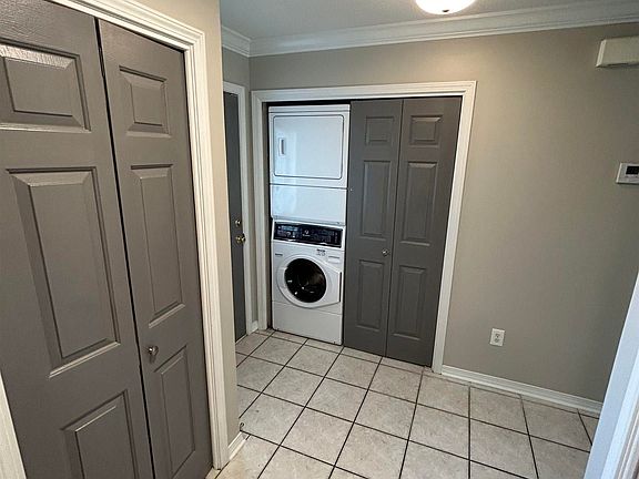 5th image of 9489 Villas Dr