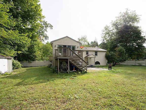 5th image of 23 Lexington Ln