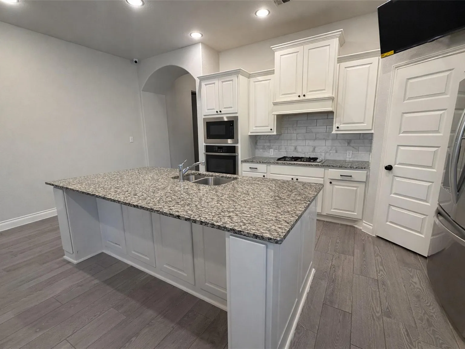 4 bed, 3.0 bath, 2571 sqft, $2,900 — Photo 4