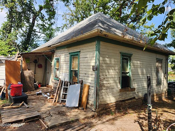 3rd image of 717 Bois Darc St