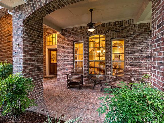 2nd image of 10 Montfair Park Cir