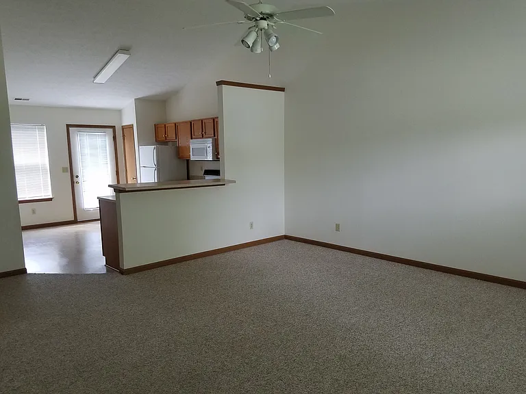 110 Phillips Ct — Photo 5