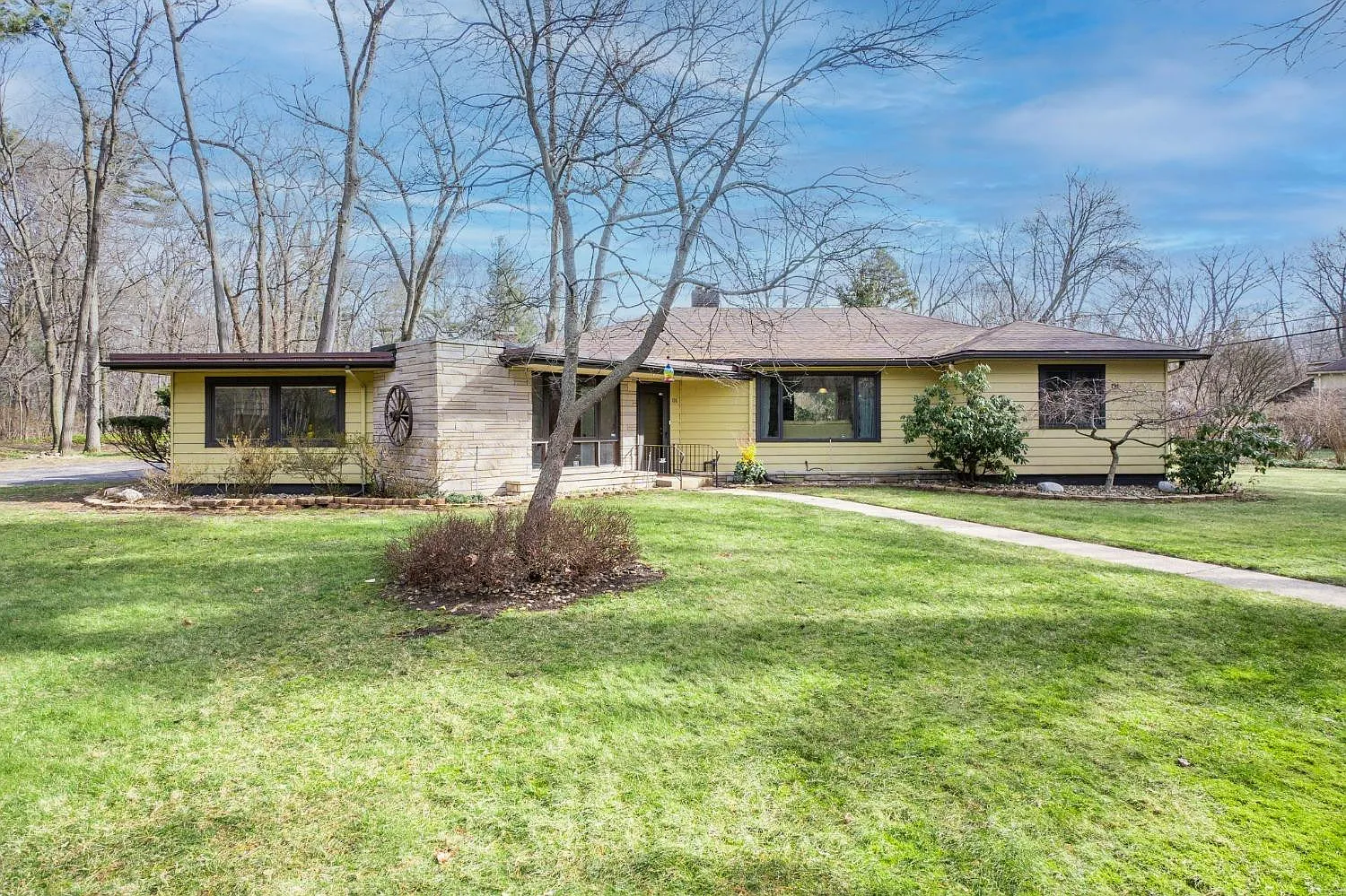 100 Warren Dr photo 1